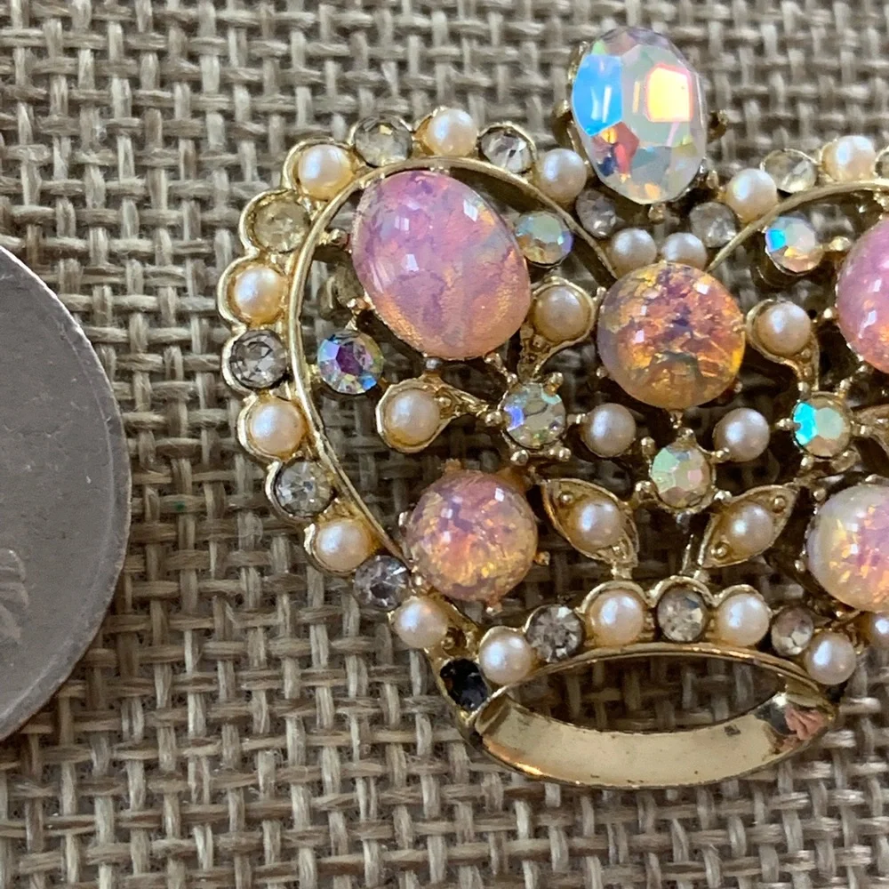 Lisner Crown Pin